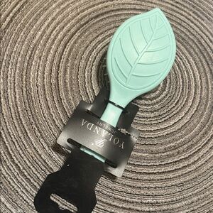 3/$10 girls hairbrush 🆕